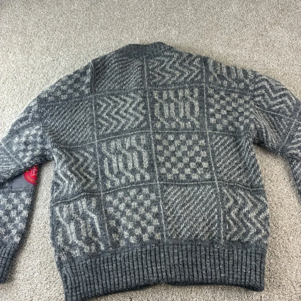 Mens Fashion Italy Knit Cardigan‎ Gray Novelty Pattern Country Club Patch